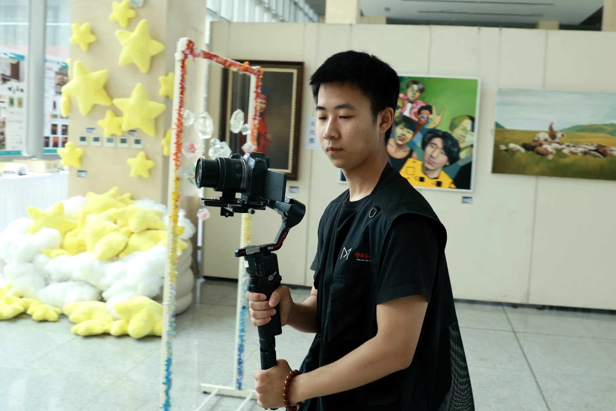 学员练习稳定器拍摄的真实教学现场